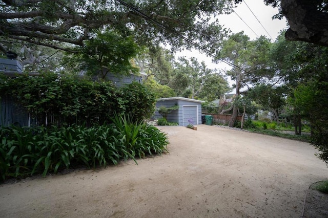 view of yard featuring an outbuilding and a garage