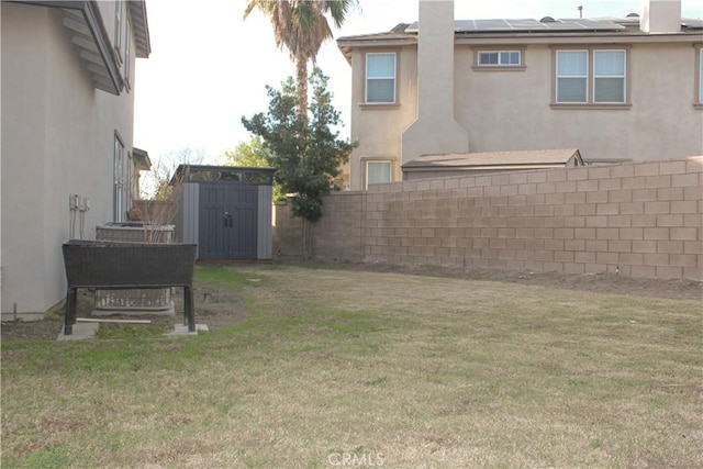 view of yard with a storage shed