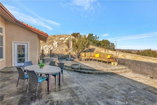 view of patio featuring an outdoor living space and a mountain view