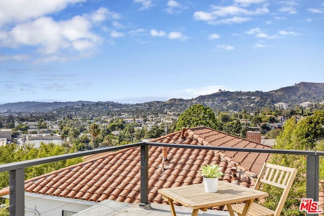 balcony featuring a mountain view