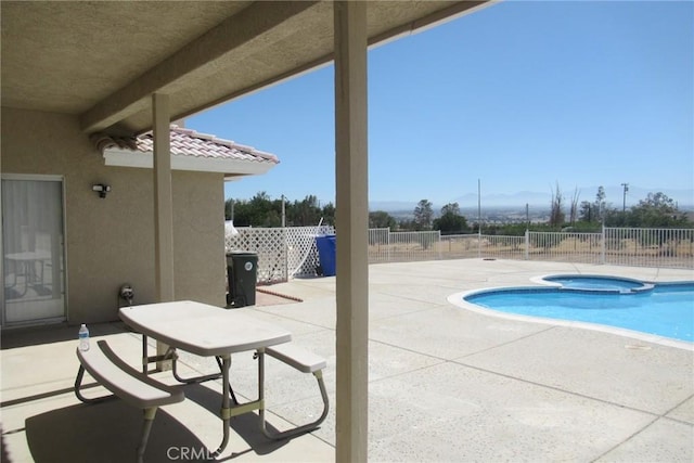 view of pool with an in ground hot tub and a patio