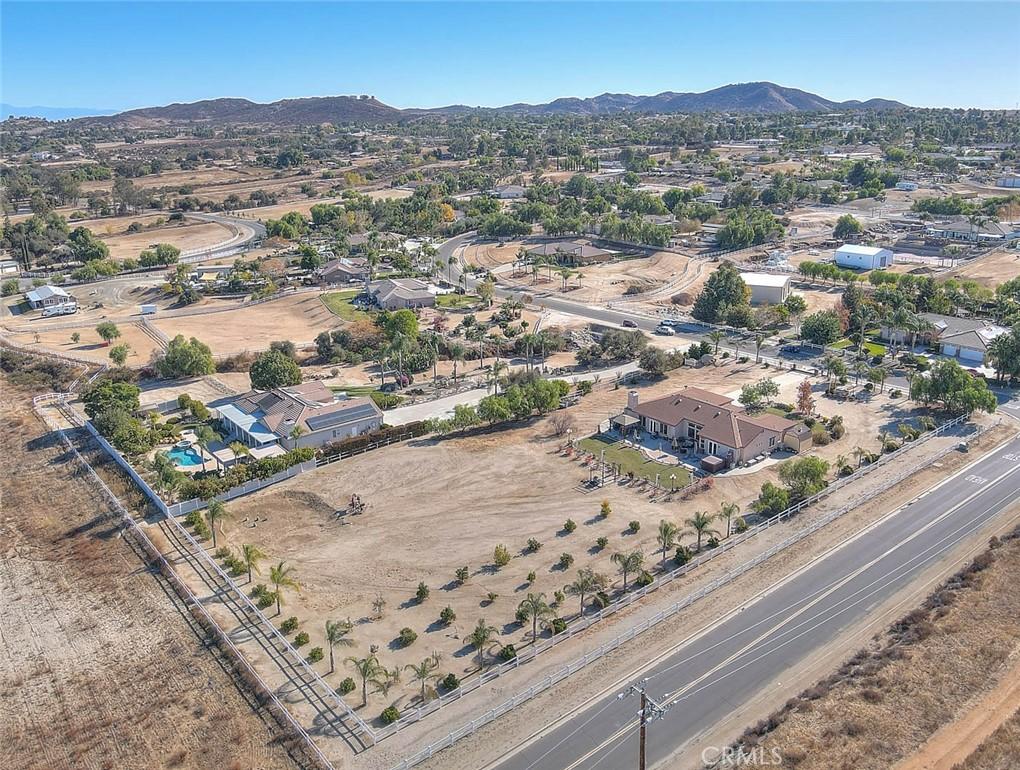 birds eye view of property featuring a mountain view