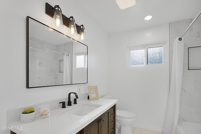 full bathroom featuring shower / bath combo with shower curtain, toilet, and vanity