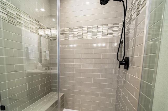 bathroom featuring tiled shower