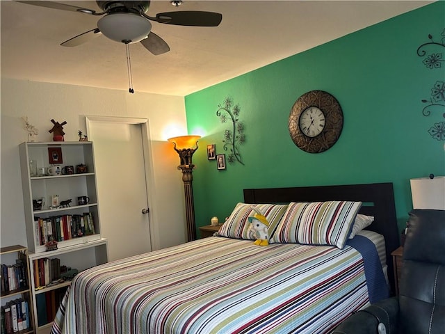 bedroom with a ceiling fan