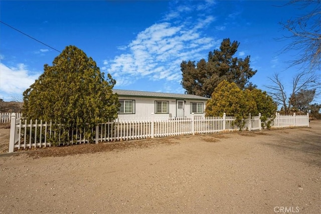 view of front of property with a fenced front yard