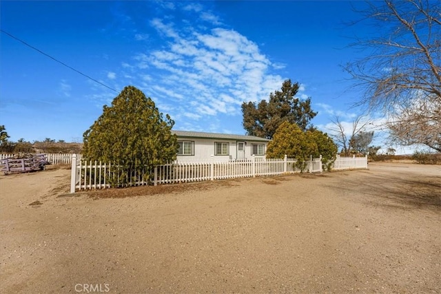 view of front of property with a fenced front yard