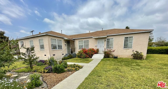 view of front of house with a front yard