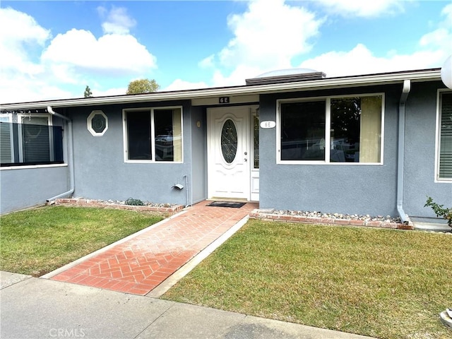 view of front of house with a front lawn