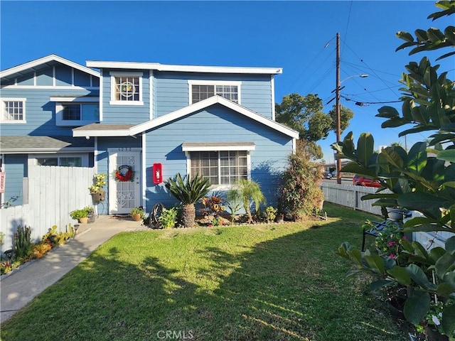 view of front of home with a front lawn