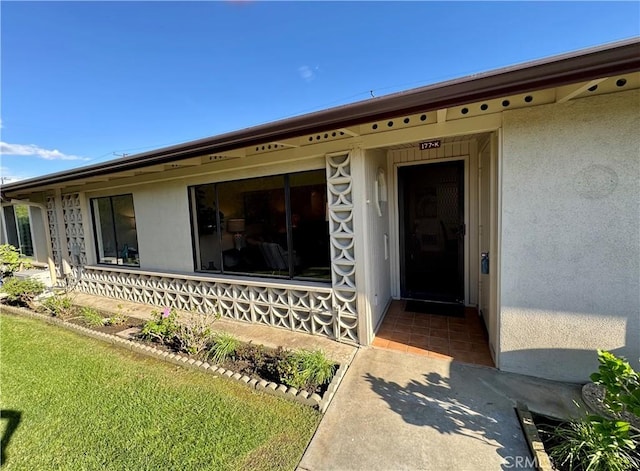 entrance to property with stucco siding