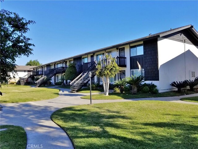 view of home's community featuring a lawn