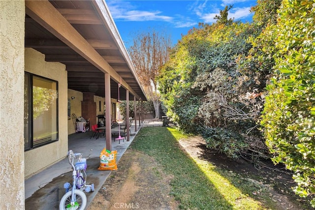 view of yard with a patio area