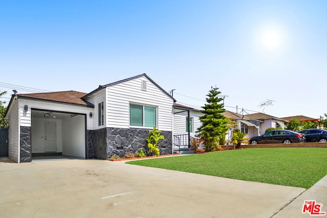 view of front of property with a front lawn