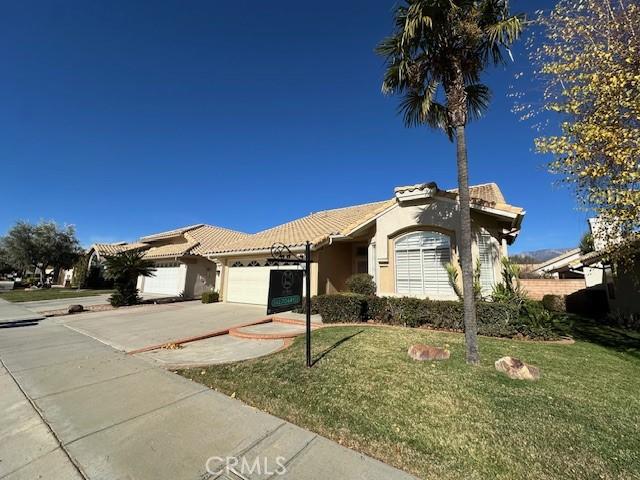 view of front of home with a garage and a front yard