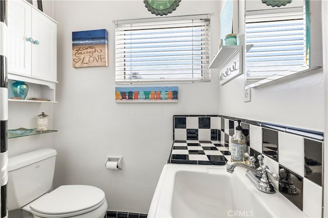 bathroom featuring toilet and sink