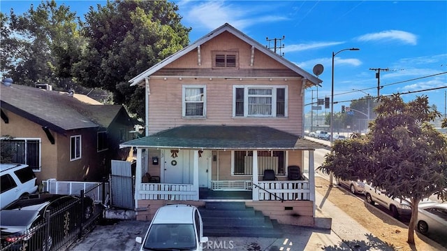 view of front of property featuring a porch