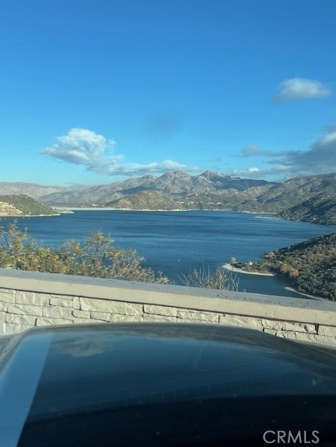 water view with a mountain view