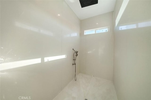 bathroom featuring tiled shower