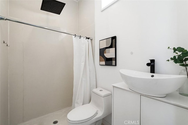 full bathroom with vanity, a shower with shower curtain, and toilet