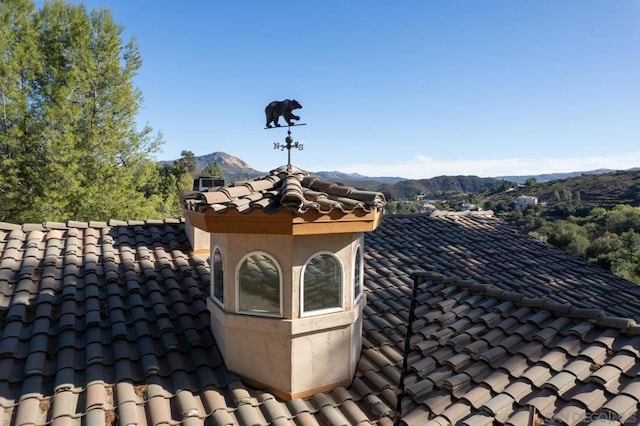 exterior details featuring a mountain view