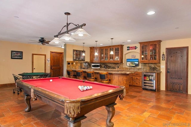 rec room with ceiling fan, billiards, bar area, and beverage cooler