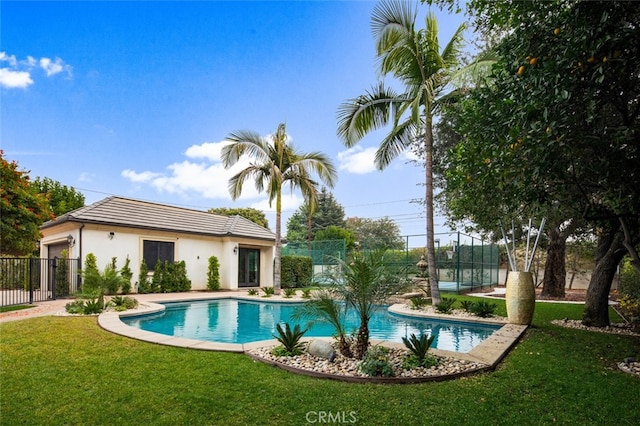 view of pool featuring a yard