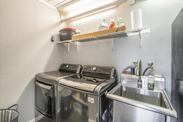 laundry area with sink and independent washer and dryer