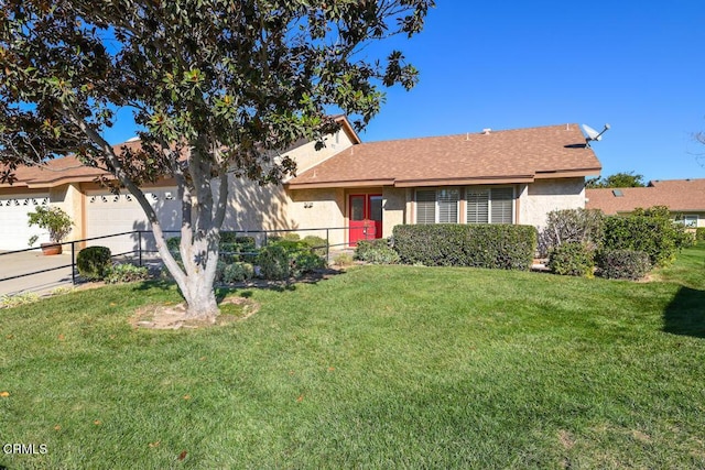 view of front of home featuring a front yard and a garage