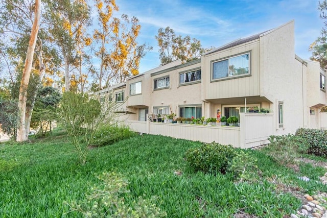 exterior space featuring a front yard