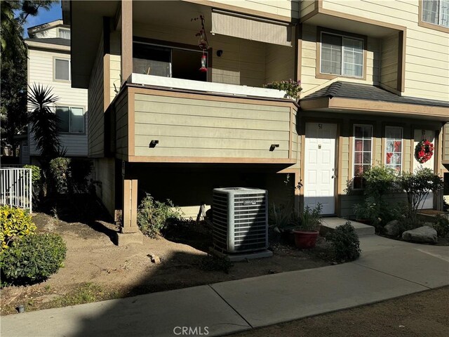 view of front facade featuring central AC unit