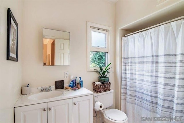 bathroom featuring vanity, a shower with shower curtain, and toilet