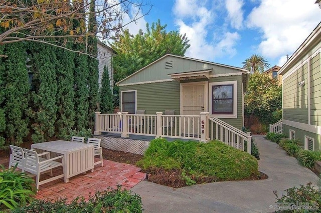 view of front of home featuring a patio