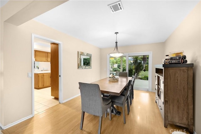 dining room with light hardwood / wood-style floors