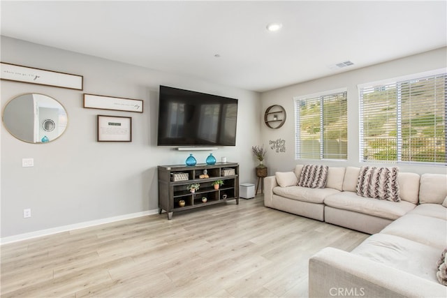 living area featuring recessed lighting, visible vents, baseboards, and wood finished floors