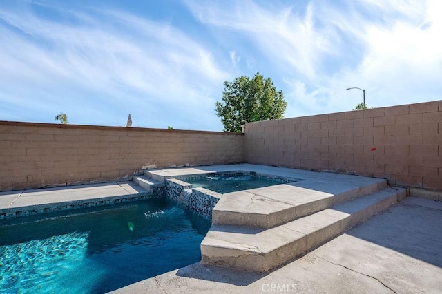 view of pool featuring an in ground hot tub