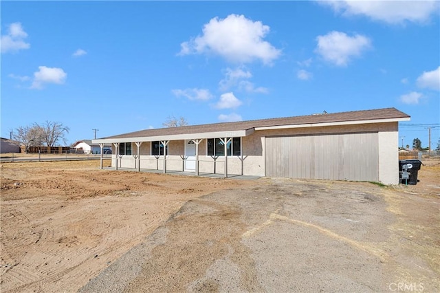 view of front of house with an outdoor structure