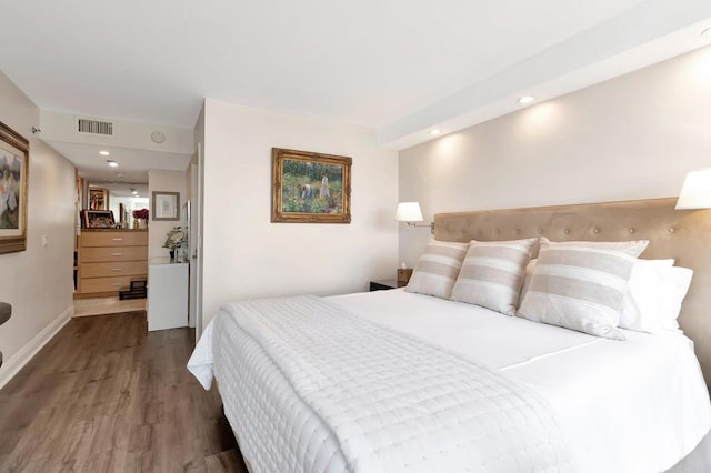 bedroom featuring baseboards, visible vents, wood finished floors, and recessed lighting