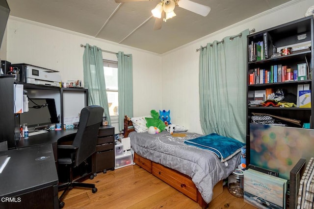 bedroom featuring ceiling fan, ornamental molding, and light hardwood / wood-style floors