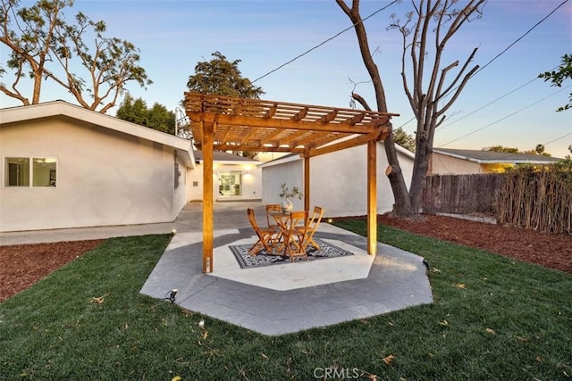 view of yard featuring a pergola and a patio area