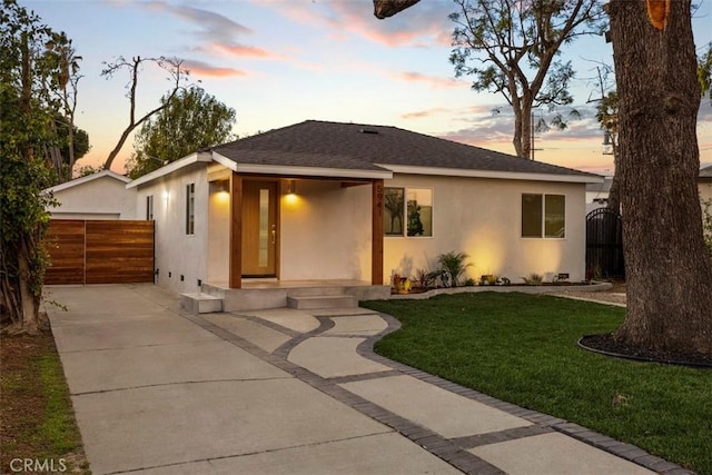 view of front of home featuring a yard