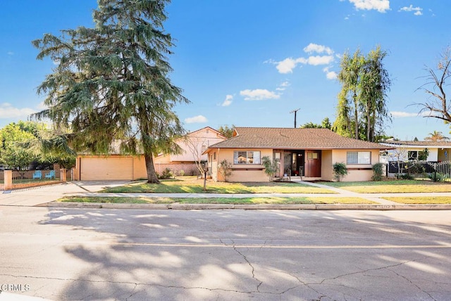 single story home with a front lawn