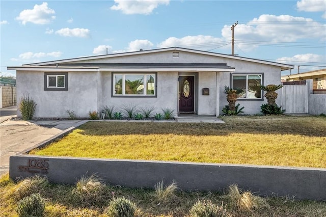 view of front of house featuring a front yard