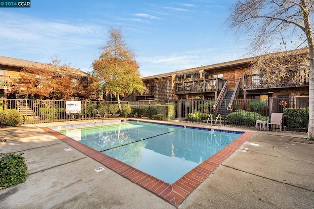 view of swimming pool