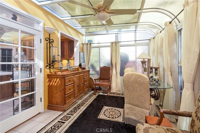 sunroom / solarium with ceiling fan