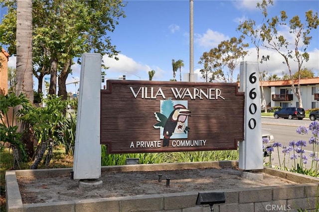 view of community / neighborhood sign