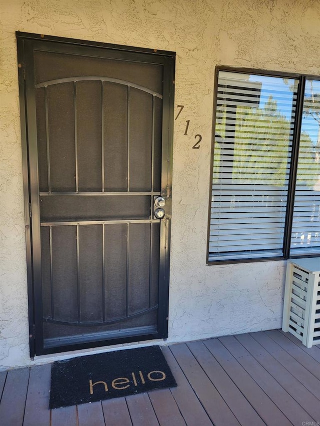 view of exterior entry featuring stucco siding