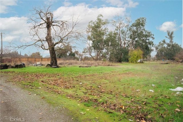 view of yard featuring a rural view