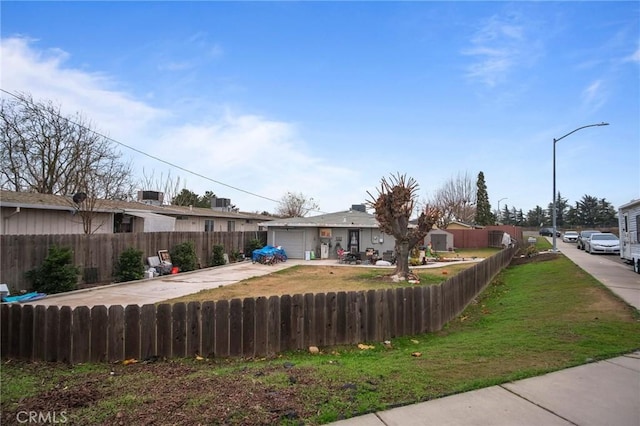 view of front of property featuring a front lawn and a garage