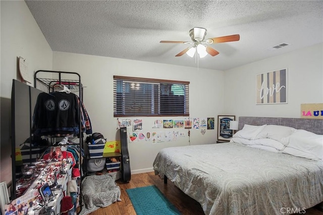 bedroom featuring ceiling fan, a textured ceiling, and hardwood / wood-style flooring